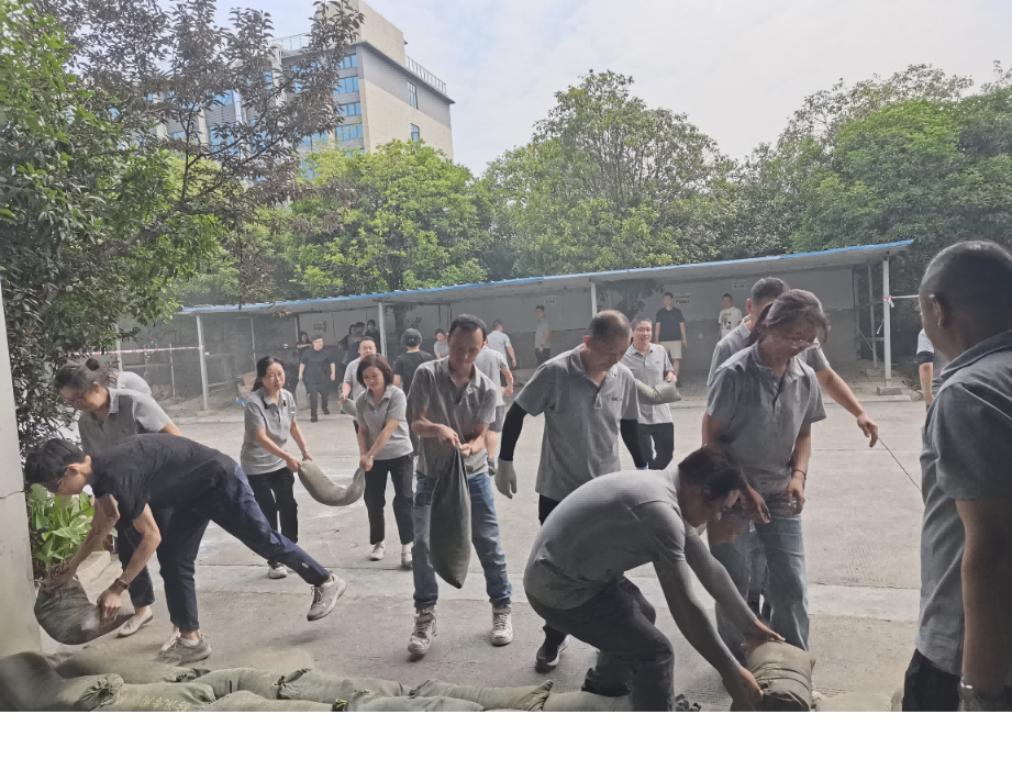 嘉信人服公司组织召开2025年安全生产月动员大会暨消防防汛演练4